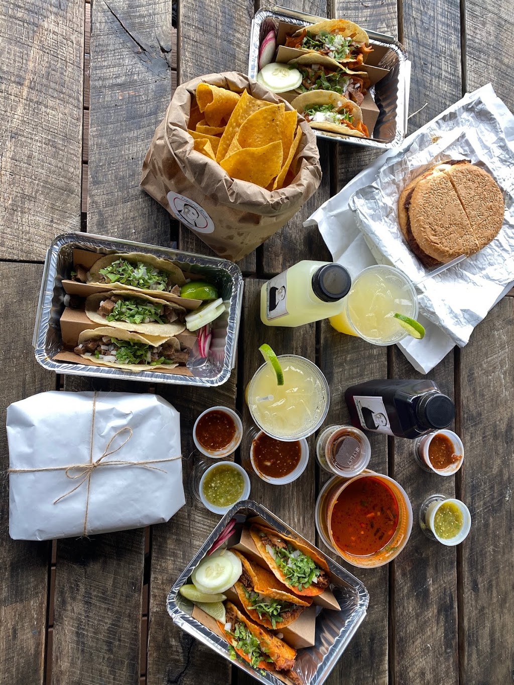 Taqueria Xochi | restaurant | 924 U St NW, Washington, DC 20001, USA | 2022922859 OR +1 202-292-2859