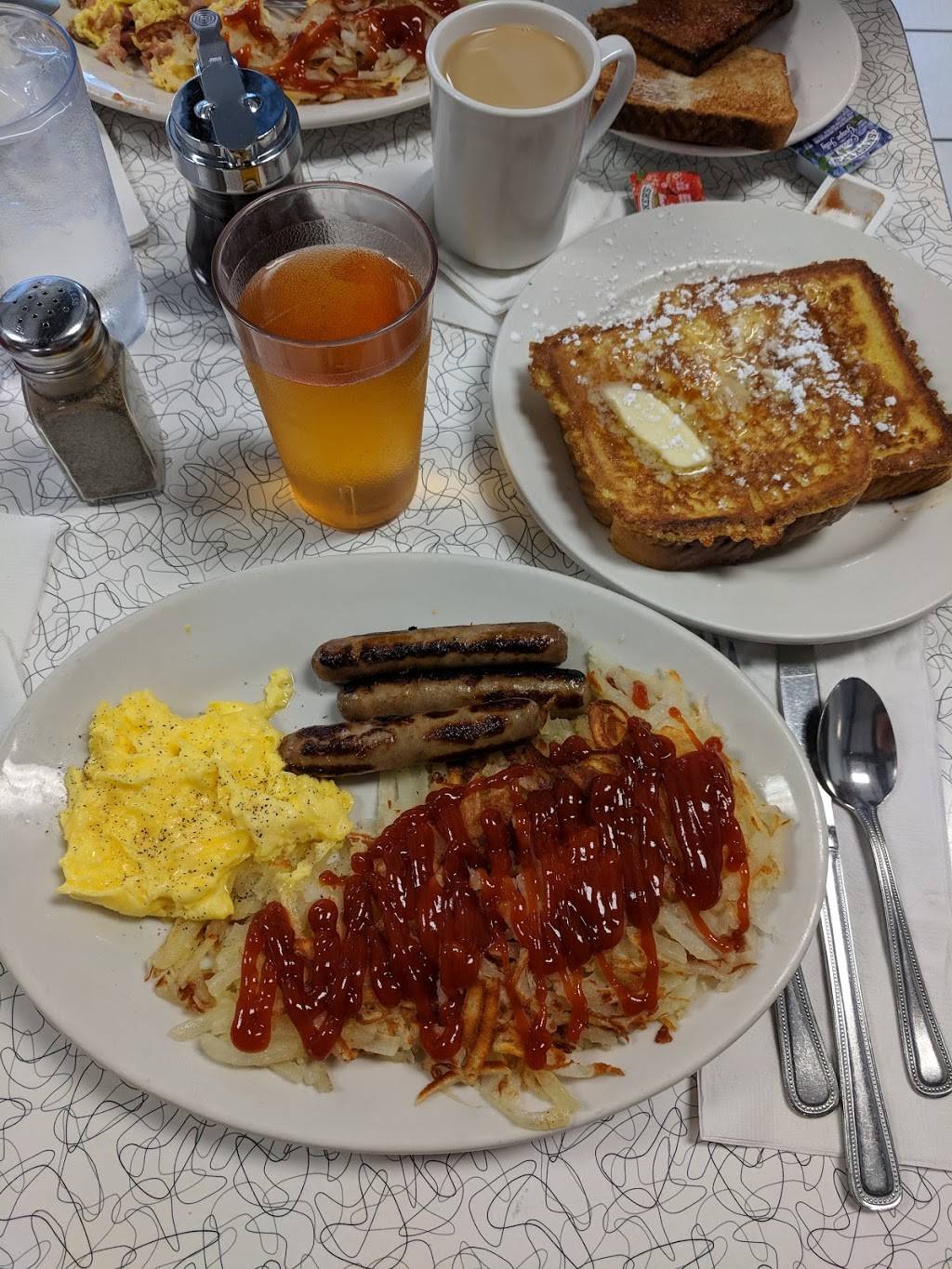 Louies Grill | restaurant | 7422 Madison St, Forest Park, IL 60130, USA | 7084888889 OR +1 708-488-8889