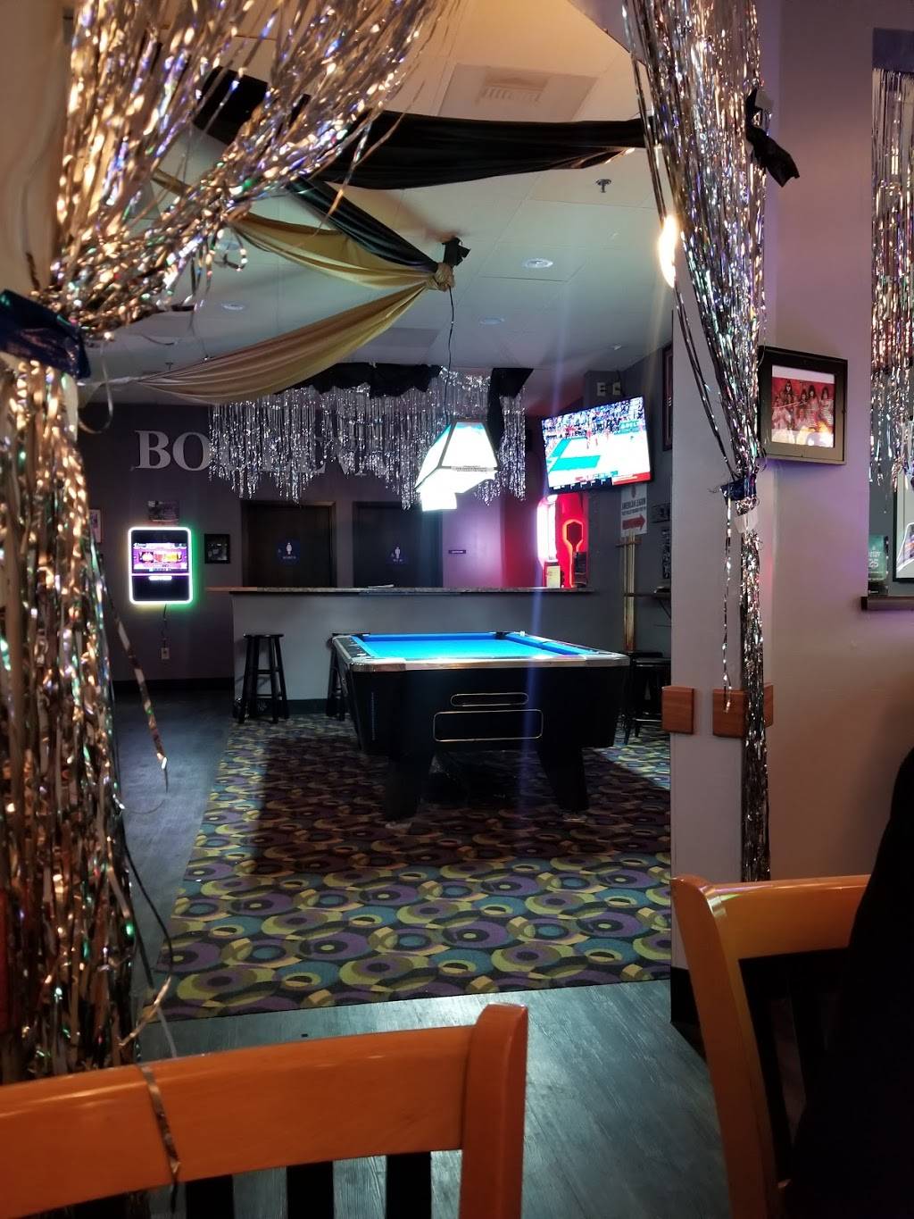 Boulevard Bites and Brews | restaurant | 15525 Los Gatos Blvd Unit D, Los Gatos, CA 95032, USA | 4083582000 OR +1 408-358-2000