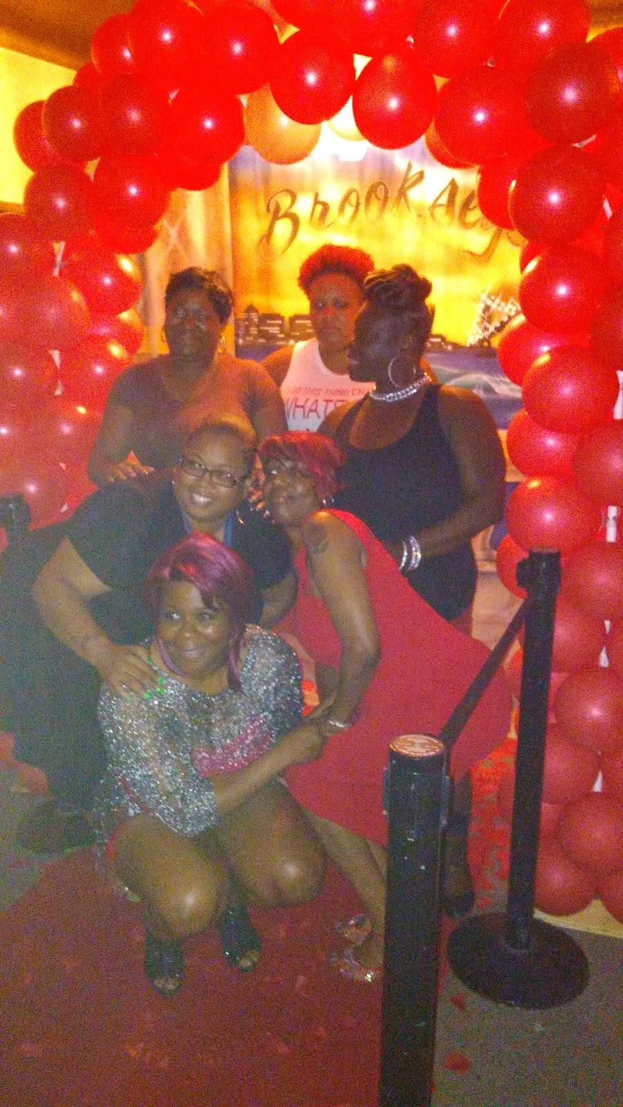 Brookseys Exclusive | restaurant | 7625 W Warren Ave, Detroit, MI 48210, USA | 3138988099 OR +1 313-898-8099