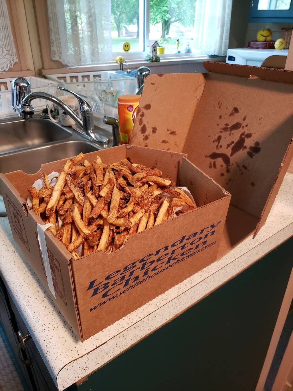 Whitehouse Chicken | restaurant | 4195 Massillon Rd, Uniontown, OH 44685, USA | 3308965644 OR +1 330-896-5644