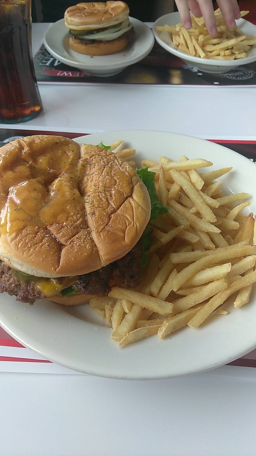 Steak n Shake | restaurant | 677 Gravois Bluffs Blvd, Fenton, MO 63026, USA | 6363494538 OR +1 636-349-4538