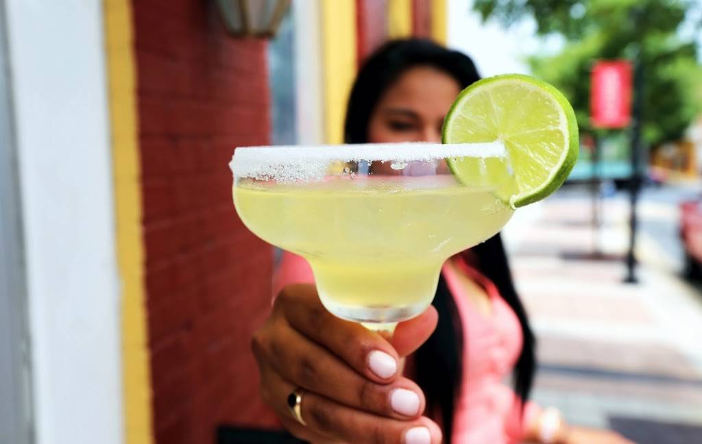 La Rumba | restaurant | 2311 Price Ave, Silver Spring, MD 20902, USA | 3019334900 OR +1 301-933-4900