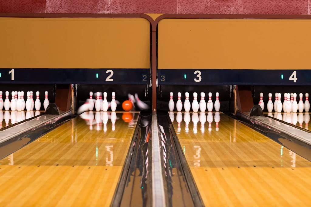 Thunderbird Lanes | restaurant | 1117 8th St, Baraboo, WI 53913, USA | 6083569111 OR +1 608-356-9111