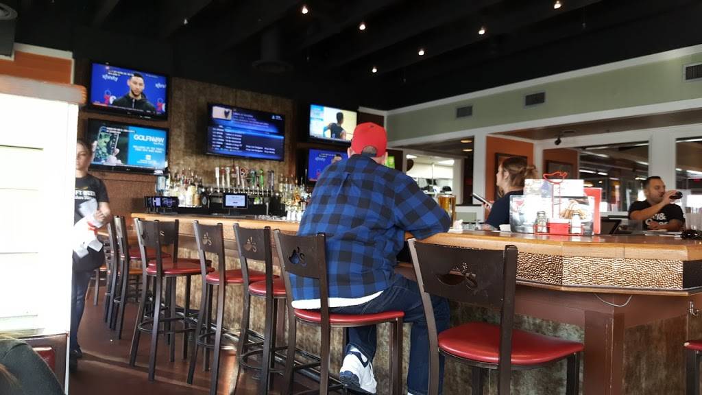 Chilis Grill & Bar | meal takeaway | 15252 Summit Ave, Fontana, CA 92336, USA | 9096467779 OR +1 909-646-7779