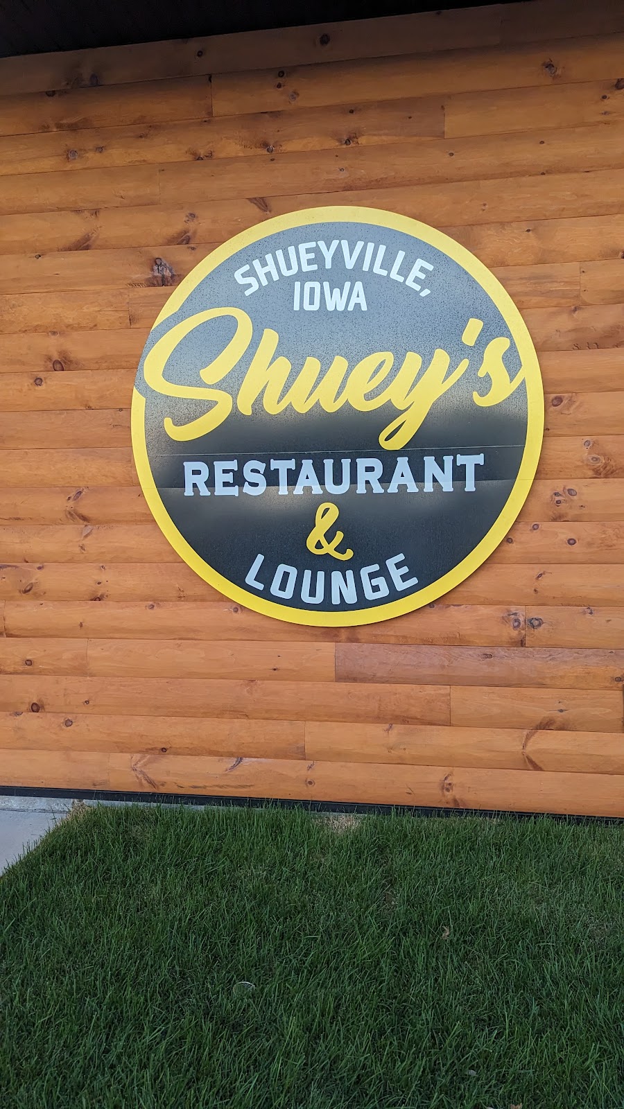 Shueys | restaurant | 1158 Club Rd NE, Cedar Rapids, IA 52404, USA | 3198482220 OR +1 319-848-2220