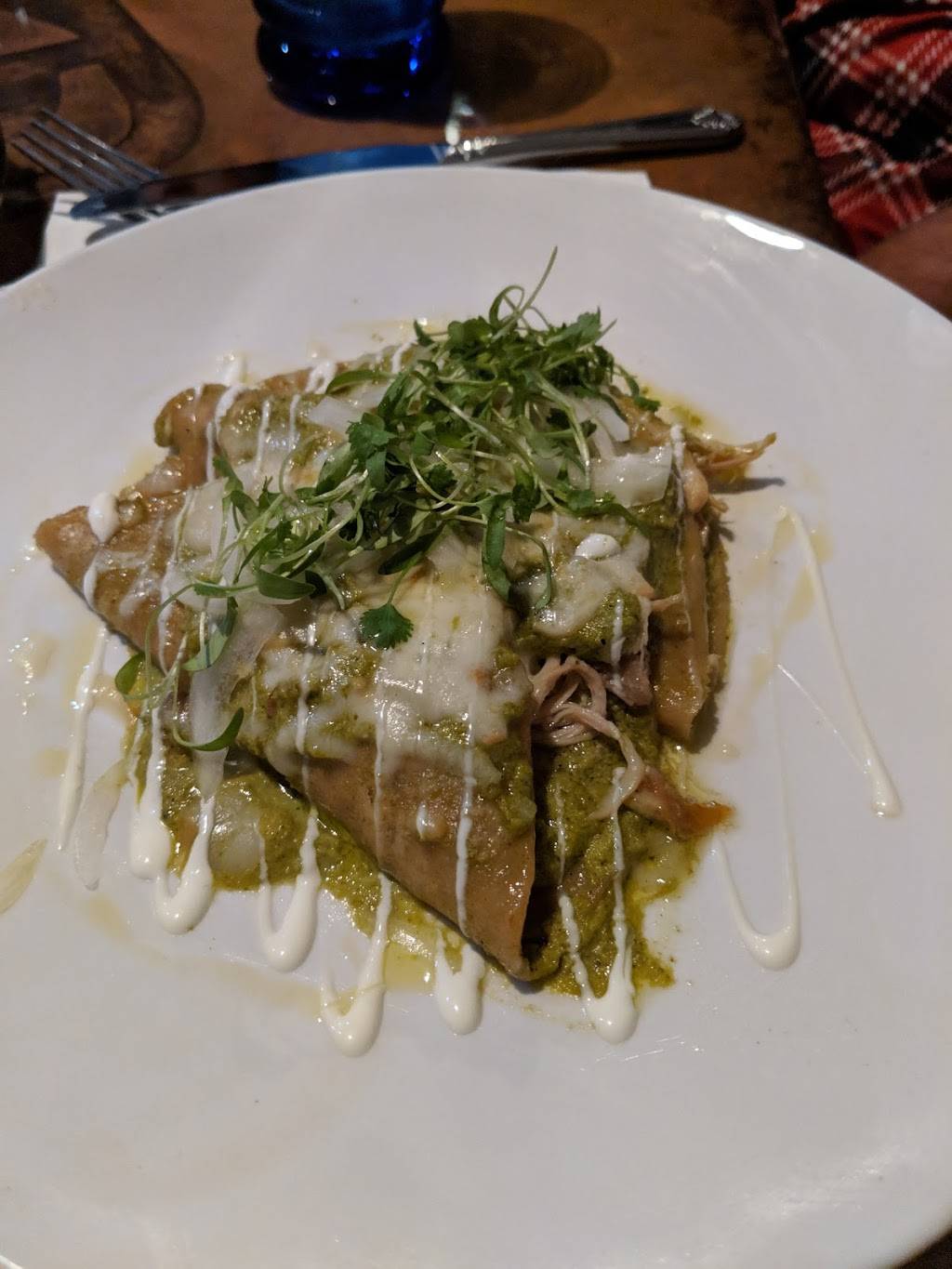 Noche Azul | restaurant | 23115 Lyons Ave, Newhall, CA 91321, USA | 6613884482 OR +1 661-388-4482