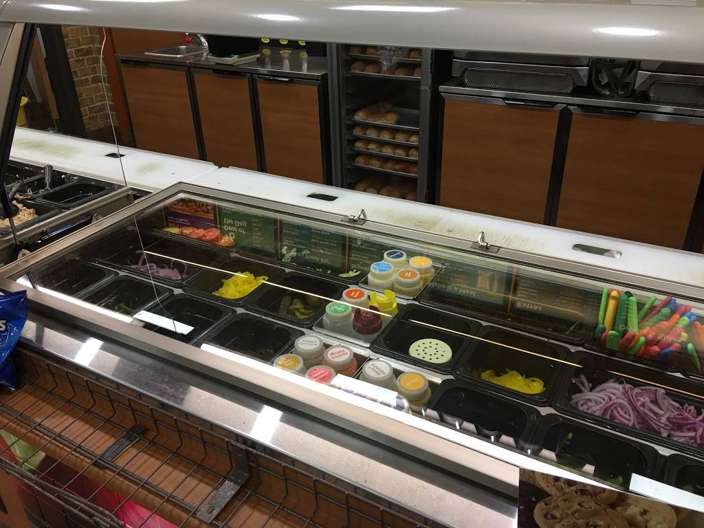 Subway | restaurant | 9155 HWY 321 N, Lenoir City, TN 37771, USA | 8659883198 OR +1 865-988-3198