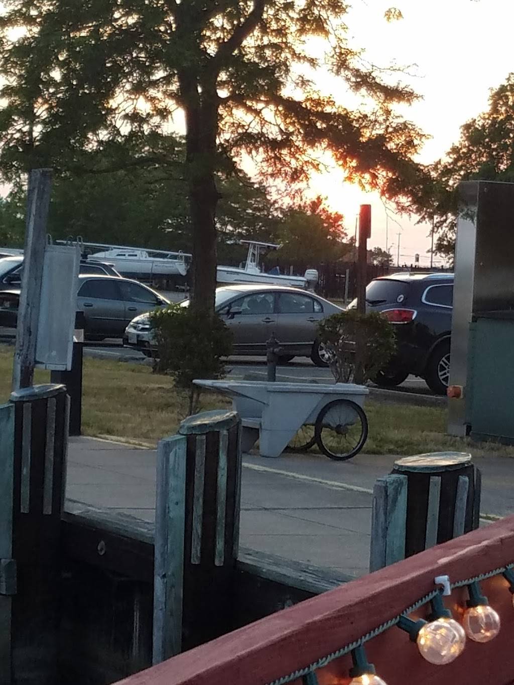 Red Shell Shanty | restaurant | 715 Broadway, Crisfield, MD 21817, USA | 4436142397 OR +1 443-614-2397