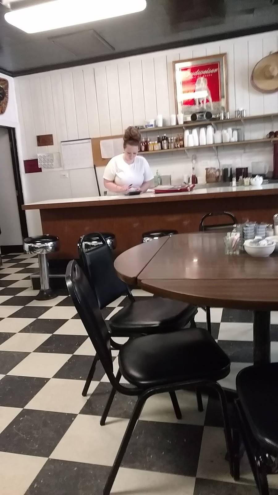 Marshall Family Restaurant | restaurant | 701 Archer Ave, Marshall, IL 62441, USA | 2178263342 OR +1 217-826-3342