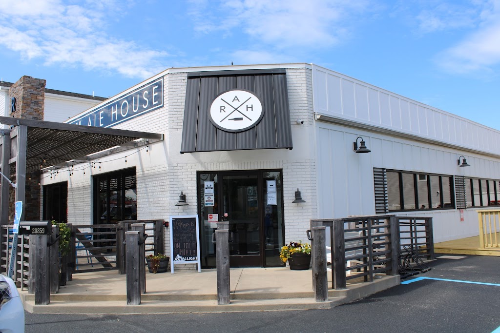 Rehoboth Ale House On the Mile | restaurant | 20859 Coastal Hwy, Rehoboth Beach, DE 19971, USA | 3025672921 OR +1 302-567-2921