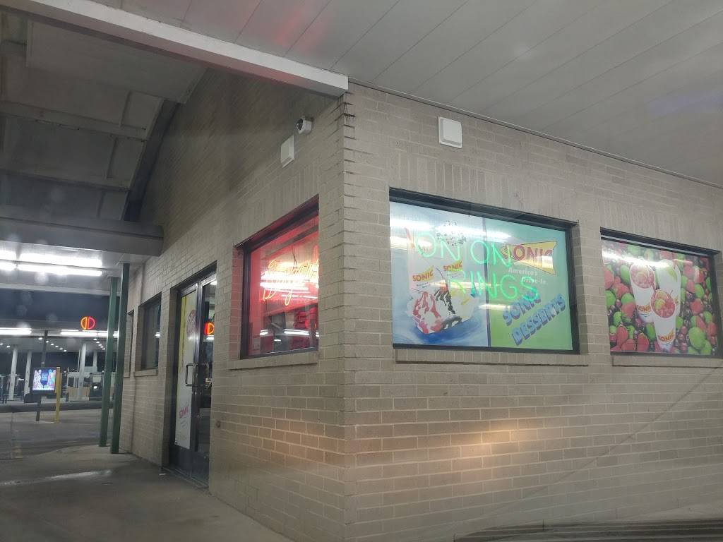 Sonic Drive-In | restaurant | 3701 Sycamore School Rd, Fort Worth, TX 76133, USA | 8173464600 OR +1 817-346-4600