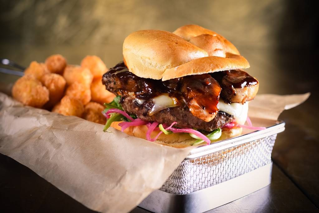 PKWY Tavern Flamingo | restaurant | 9820 W Flamingo Rd, Las Vegas, NV 89147, USA | 7022435329 OR +1 702-243-5329