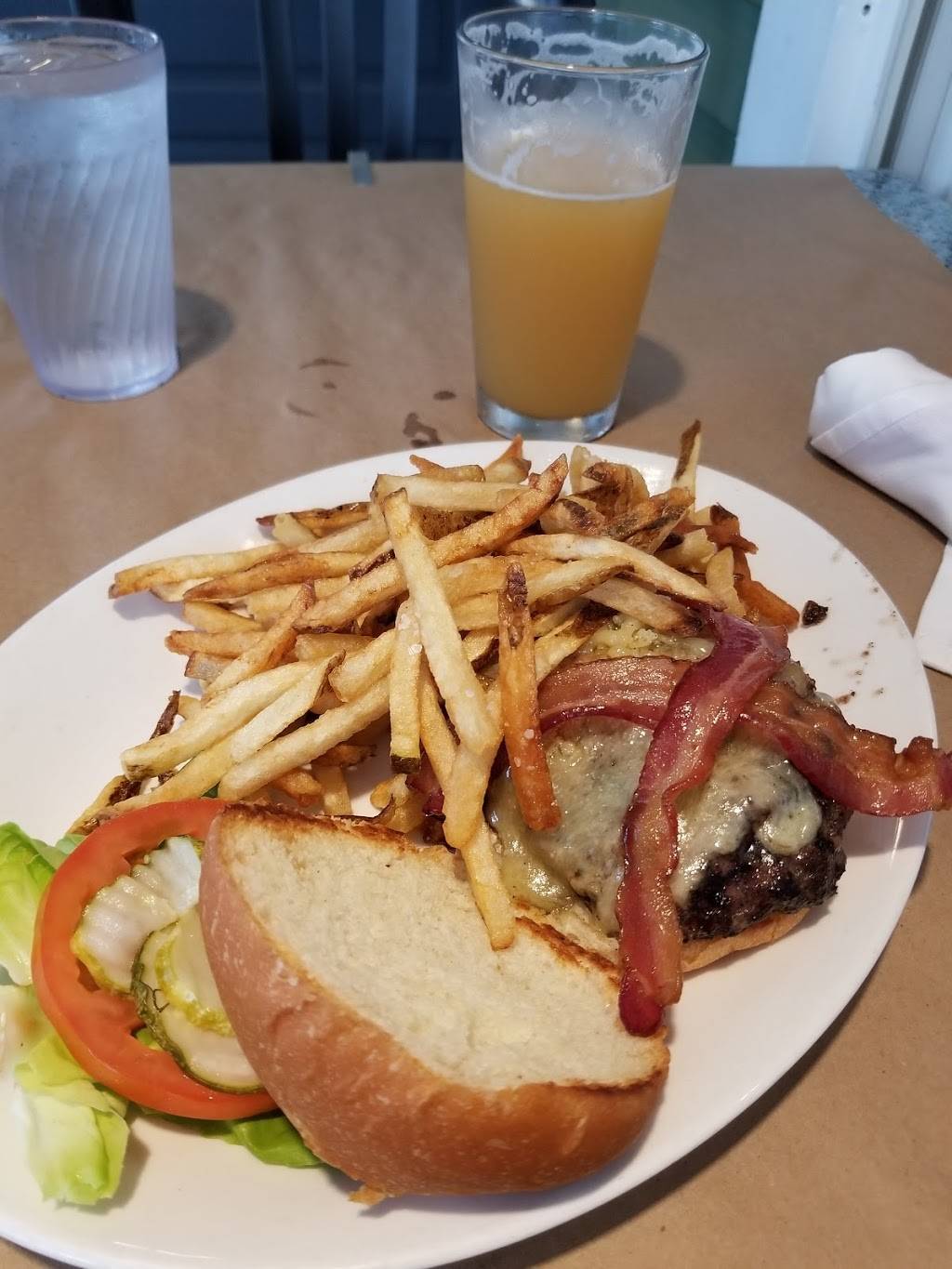 Local 186 | restaurant | 186 Commercial St, Provincetown, MA 02657, USA | 5084877555 OR +1 508-487-7555