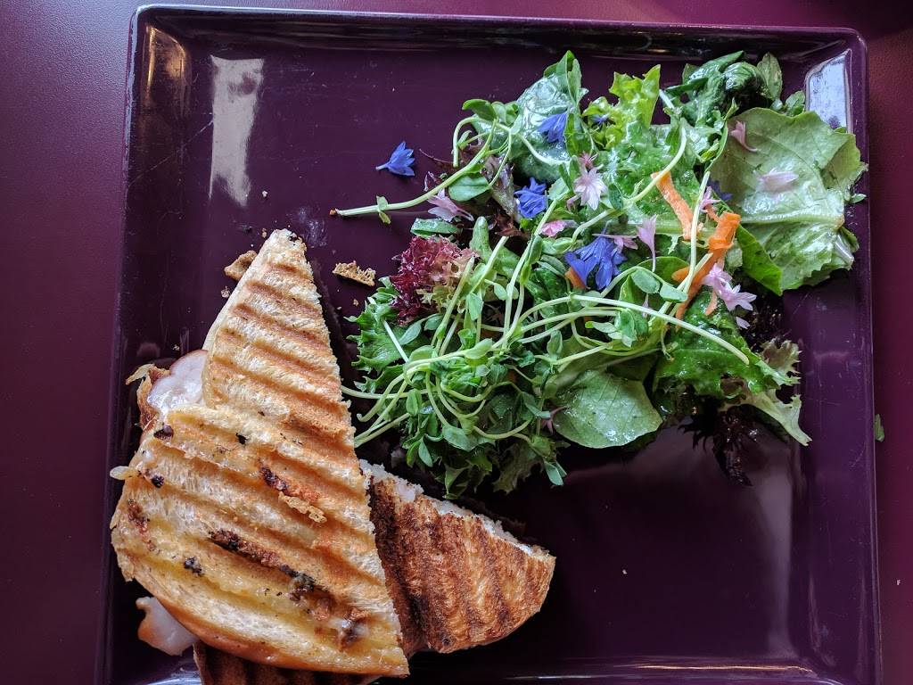 FanJoy Restaurant & Bar | restaurant | 100 Trafalgar Rd N, Hillsburgh, ON N0B 1Z0, Canada | 5193080900 OR +1 519-308-0900