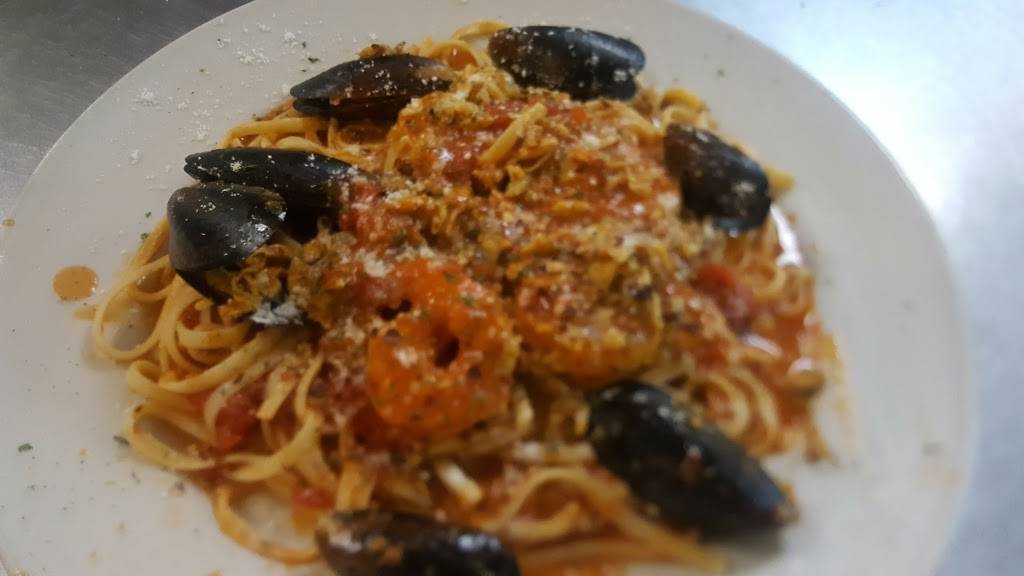 Manninos Pizzeria | restaurant | 903 N Charlotte St, Pottstown, PA 19464, USA | 4846245259 OR +1 484-624-5259