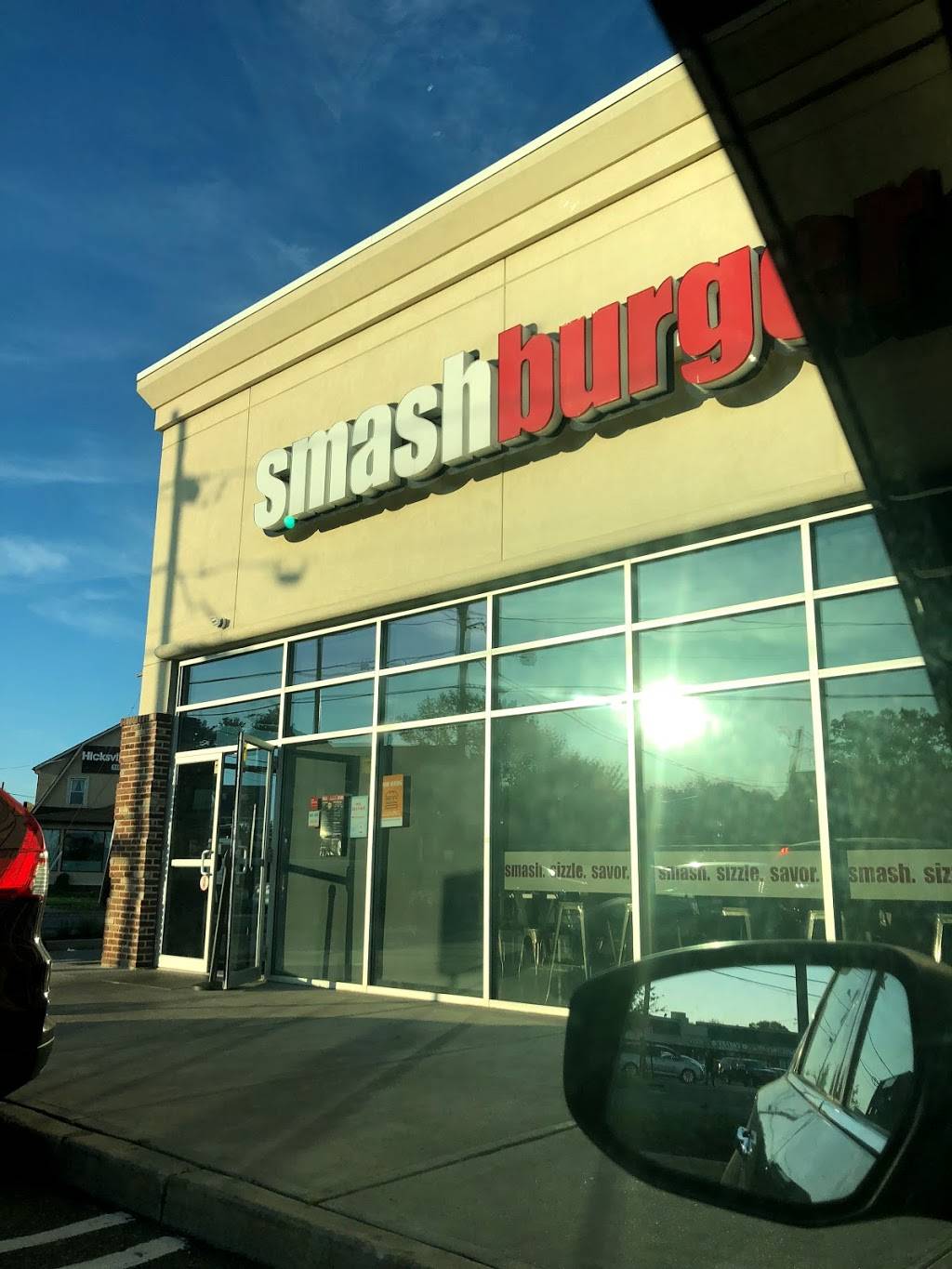 Smashburger | restaurant | 180 E Old Country Rd, Hicksville, NY 11801, USA | 5166052235 OR +1 516-605-2235