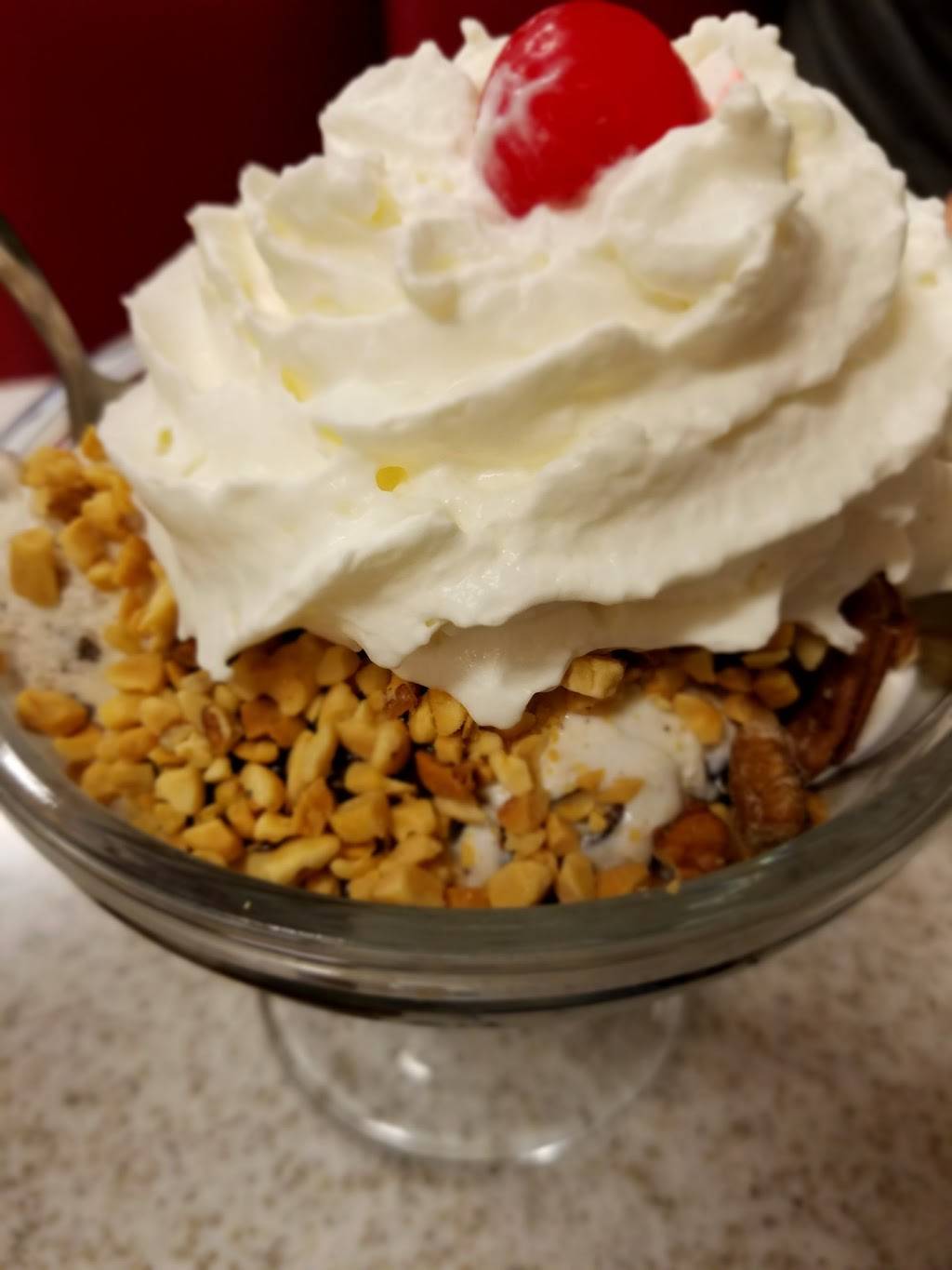 Oberweis Ice Cream and Dairy Store | restaurant | 101-103 S Northwest Hwy, Park Ridge, IL 60068, USA | 8476929840 OR +1 847-692-9840