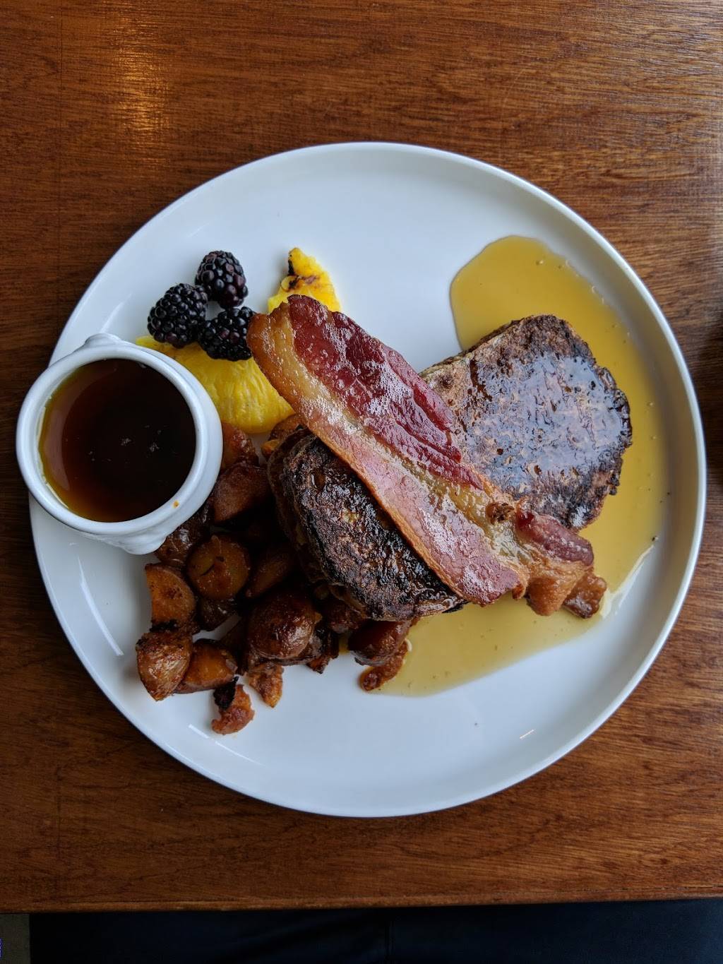 Hartleys Tavern | restaurant | 19 Elizabeth St, Prince Edward, ON K0K, Canada | 6134768888 OR +1 613-476-8888