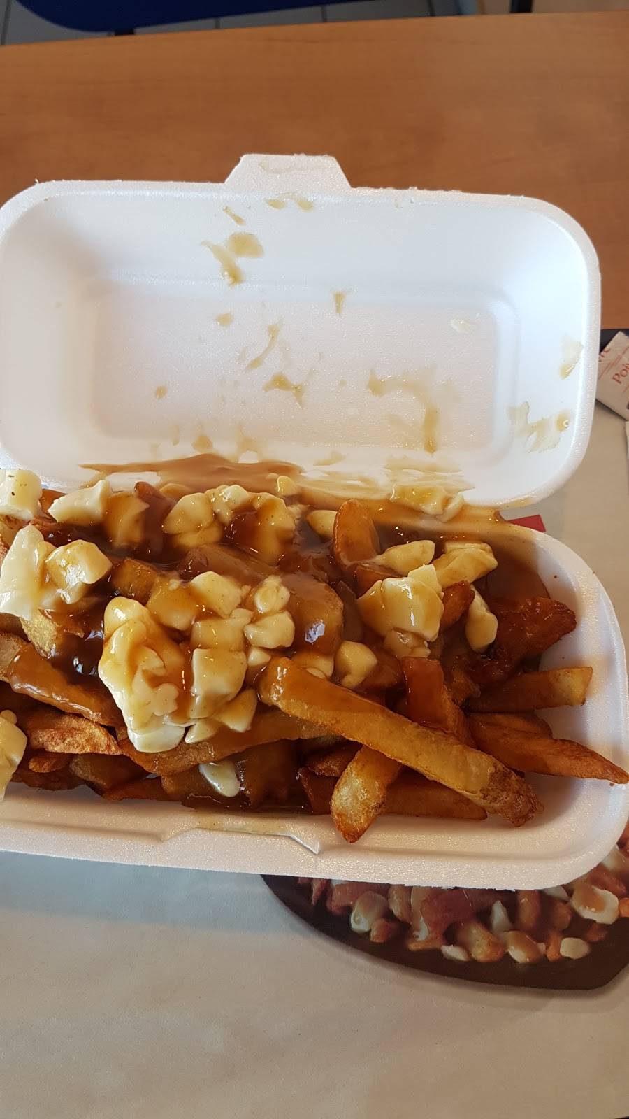 Valentine | restaurant | 405 Boulevard de lHôpital, Gatineau, QC J8T 8E2, Canada | 8192462220 OR +1 819-246-2220