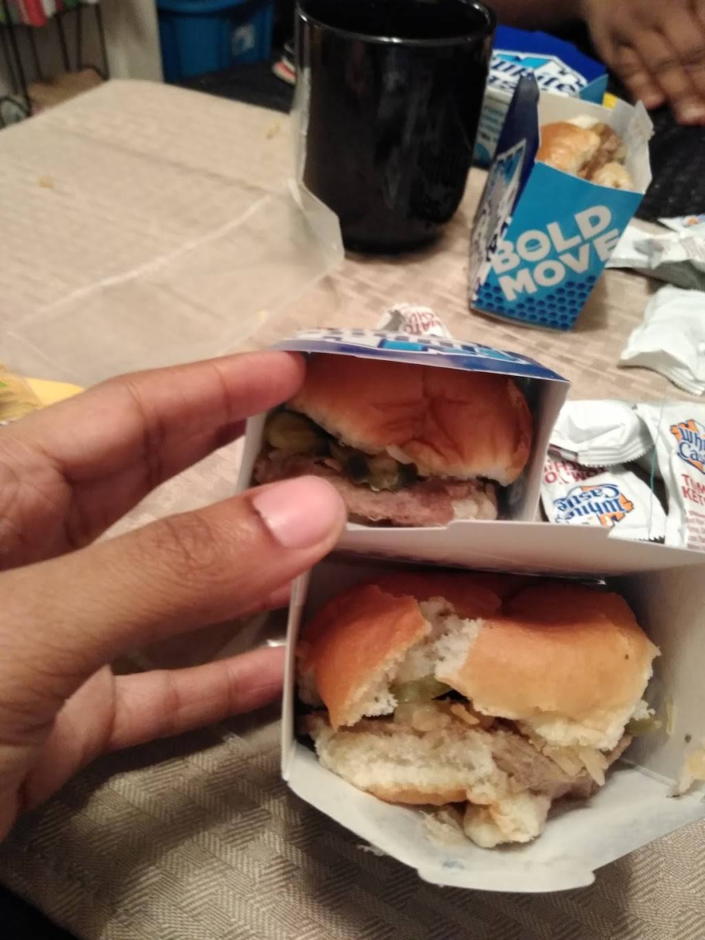 White Castle | restaurant | 11979 Paul Mayer Ave, Bridgeton, MO 63044, USA | 3147387999 OR +1 314-738-7999