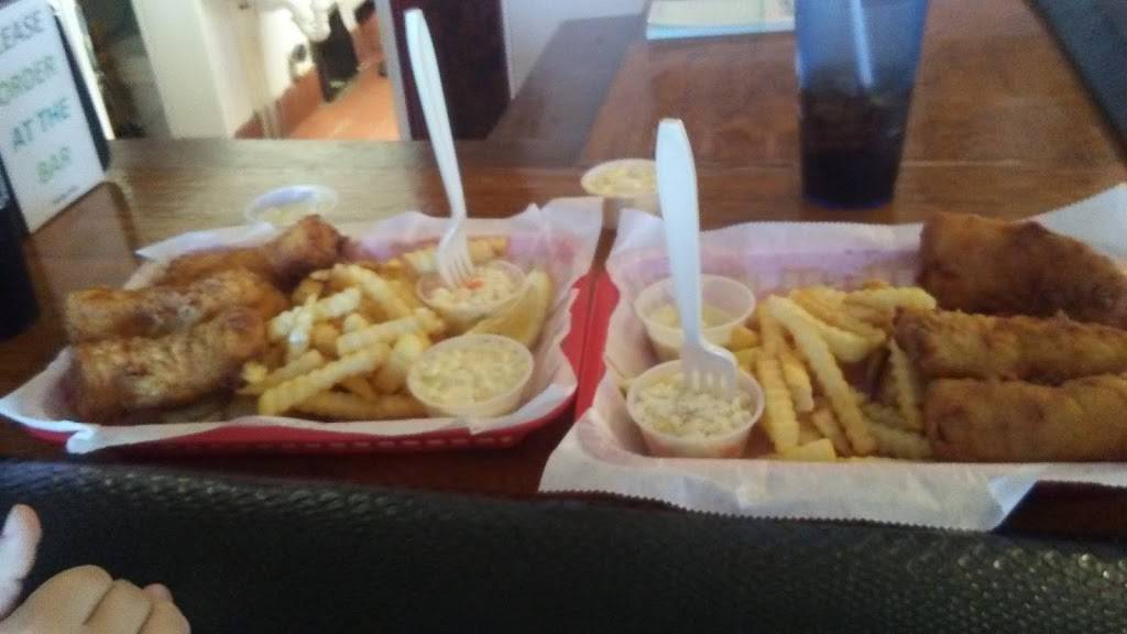 C & Cs Mosquito Inn | restaurant | 3208 4 Mile Rd, Racine, WI 53404, USA | 2625834378 OR +1 262-583-4378