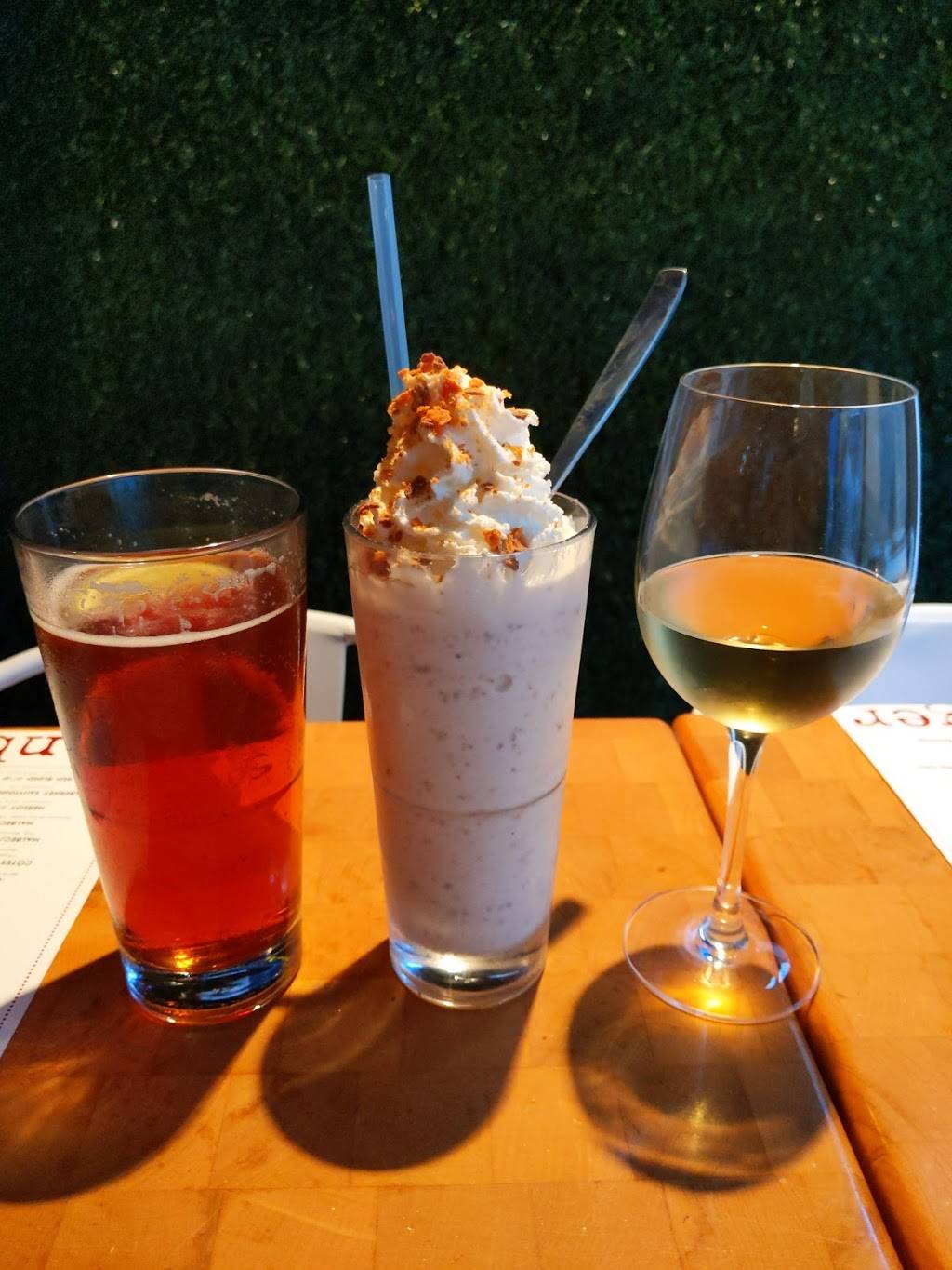 Zinburger | restaurant | 6390 E Grant Rd, Tucson, AZ 85715, USA | 5202982020 OR +1 520-298-2020