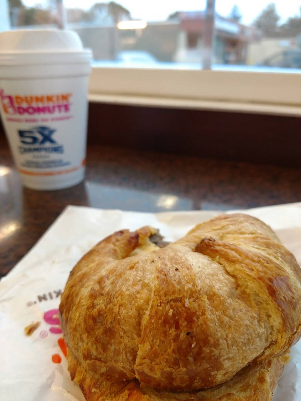 Dunkin | bakery | 720 Main St, East Greenwich, RI 02818, USA | 4018849677 OR +1 401-884-9677