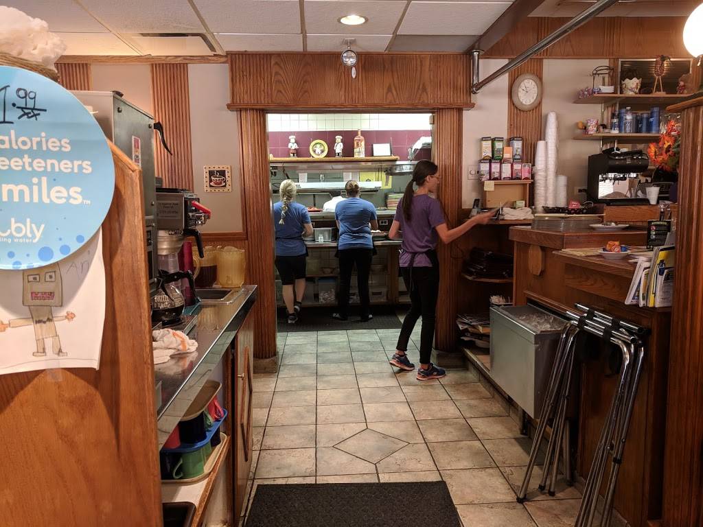 Uptown Cafe | cafe | 24 E Miner St, Arlington Heights, IL 60004, USA | 8473981720 OR +1 847-398-1720