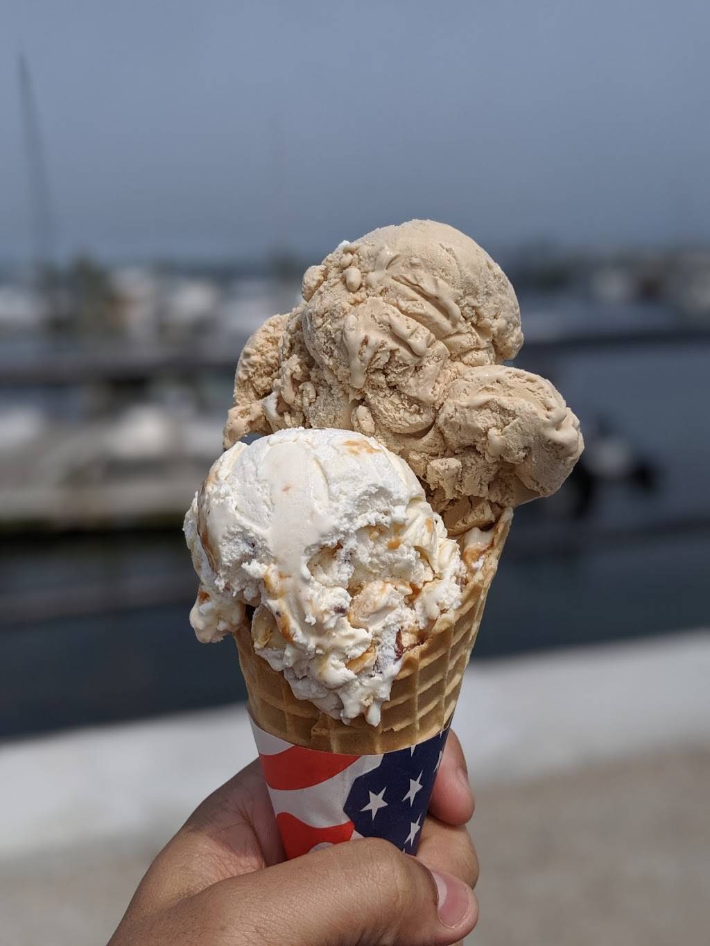 Spinnakers Café | cafe | 3 E Ferry Wharf, Jamestown, RI 02835, USA | 4014233077 OR +1 401-423-3077