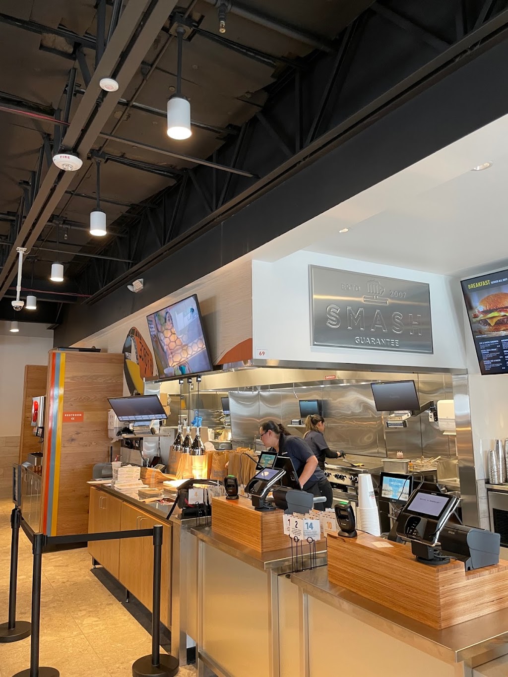 Smashburger | meal takeaway | 200 Quebec St Bldg 100, Unit 115, Denver, CO 80230, USA | 7208656700 OR +1 720-865-6700