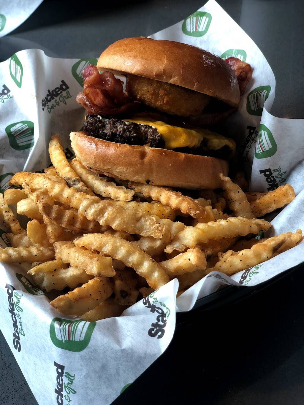 Stacked Bar And Grill | restaurant | 531 E Main St, Visalia, CA 93292, USA | 5593728480 OR +1 559-372-8480