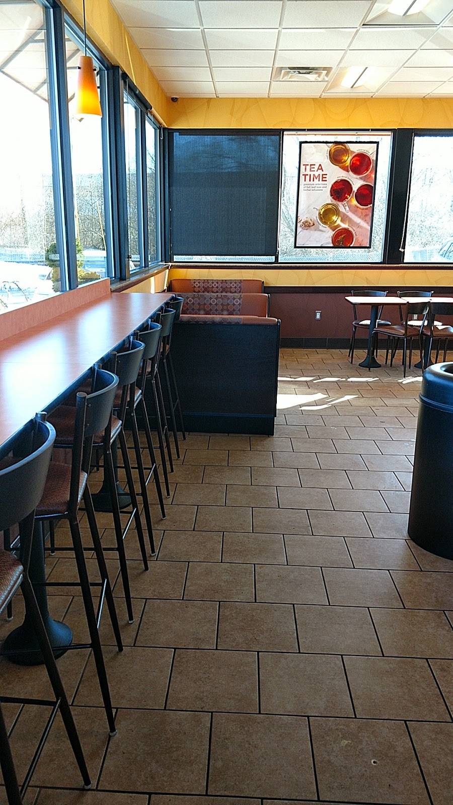 Dunkin | bakery | 320 Airport Rd, Fall River, MA 02720, USA | 5086756515 OR +1 508-675-6515