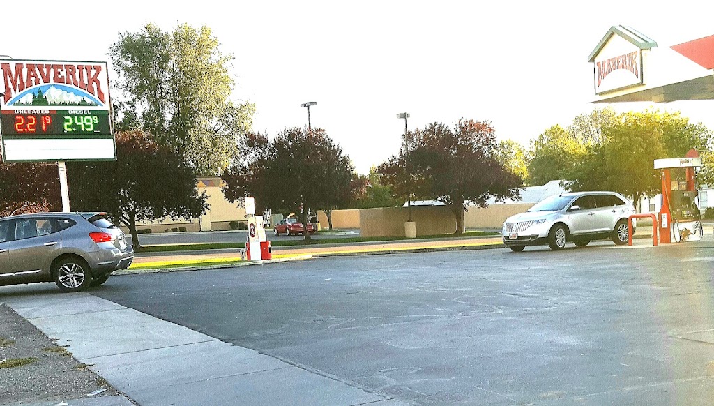 Maverik Adventures First Stop | restaurant | 309 N Main St, Springville, UT 84663, USA | 8014898212 OR +1 801-489-8212