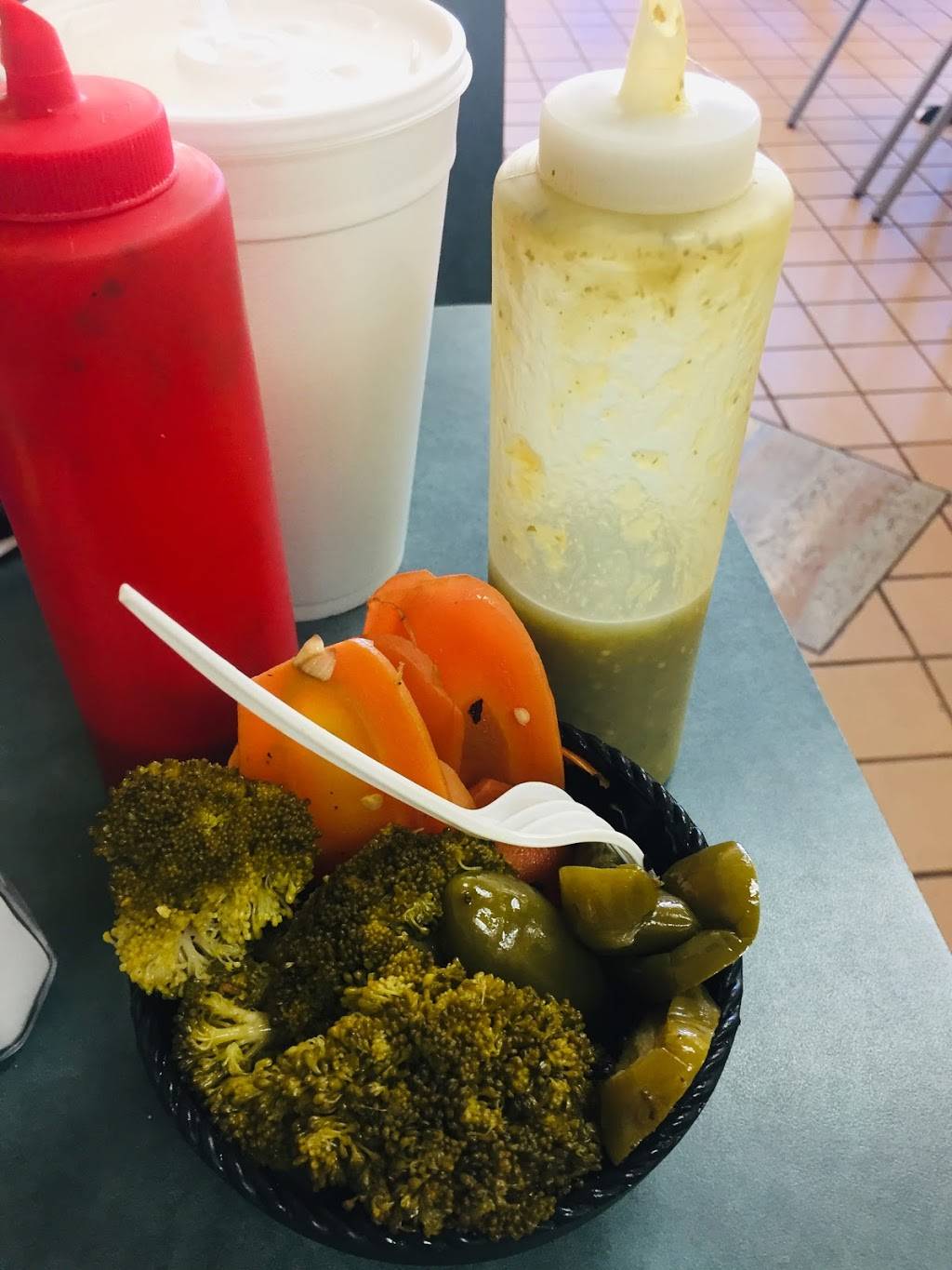 Los Portales | restaurant | 805 E State St, Rockford, IL 61104, USA | 8159619690 OR +1 815-961-9690