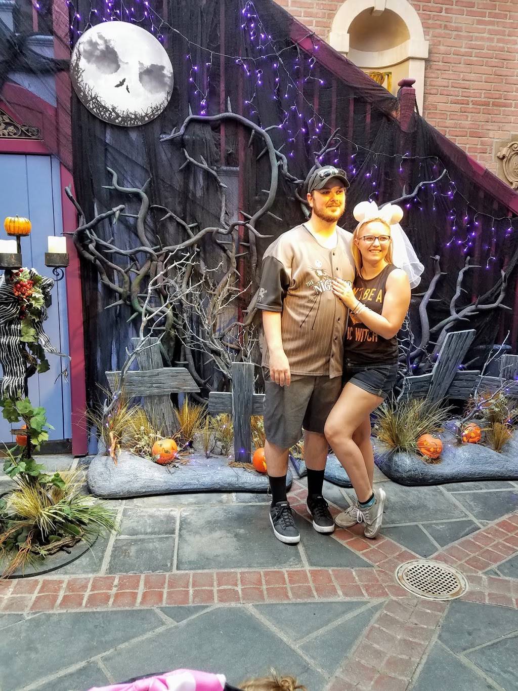 21 Royal | restaurant | 1313 S Disneyland Dr, Anaheim, CA 92802, USA | 7145205060 OR +1 714-520-5060