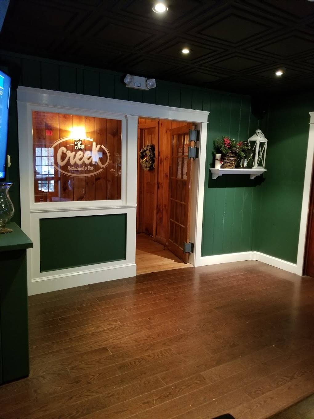 The Creek Restaurant & Bar | restaurant | 4 W Cross St, Croton Falls, NY 10519, USA | 9142760437 OR +1 914-276-0437