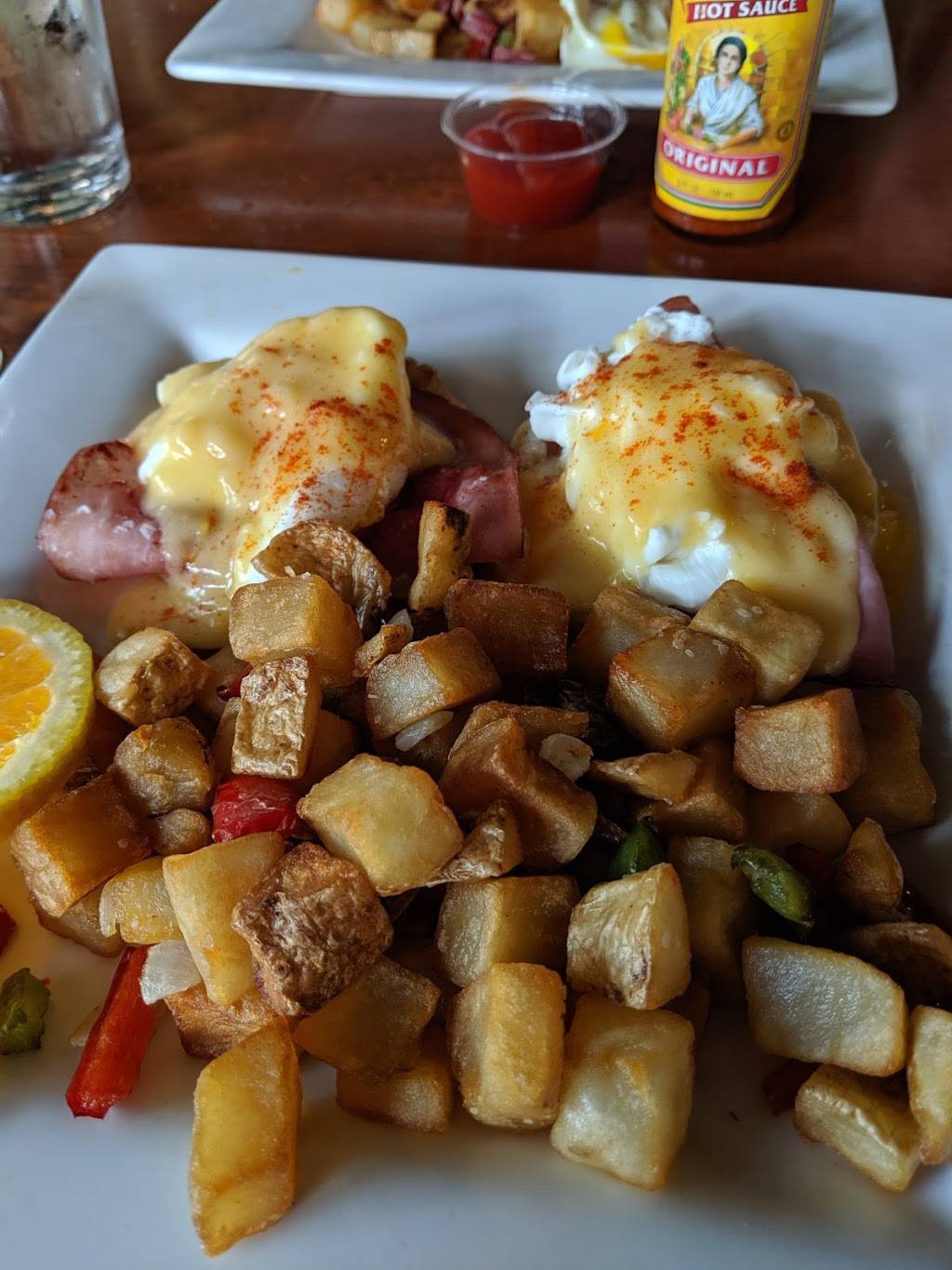 The Lodge Sports Grille | restaurant | 8501 Greenwood Ave N, Seattle, WA 98103, USA | 2064023046 OR +1 206-402-3046