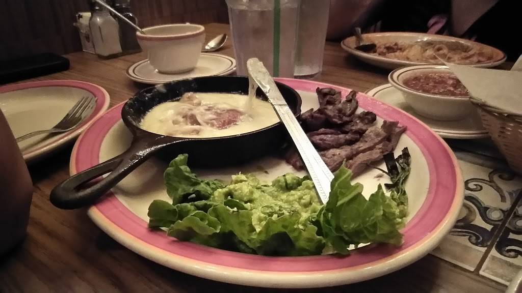 La Cocina Bar & Grill | restaurant | 19915 Golden Valley Rd, Santa Clarita, CA 91321, USA | 6612507141 OR +1 661-250-7141