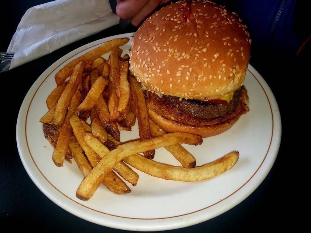 Lil Hills Coffee Shop | cafe | 13 Talbot Rd W, Wheatley, ON N0P 2P0, Canada | 5198257878 OR +1 519-825-7878