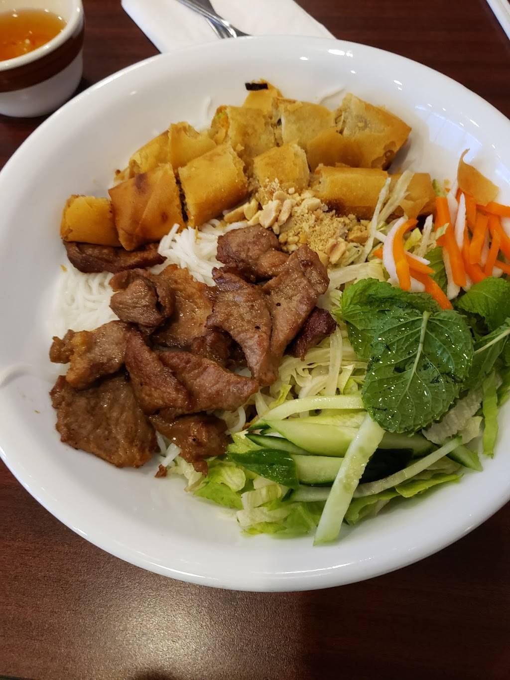 Saigon Diamond | restaurant | 31075 John R Rd, Madison Heights, MI 48071, USA | 2485914941 OR +1 248-591-4941