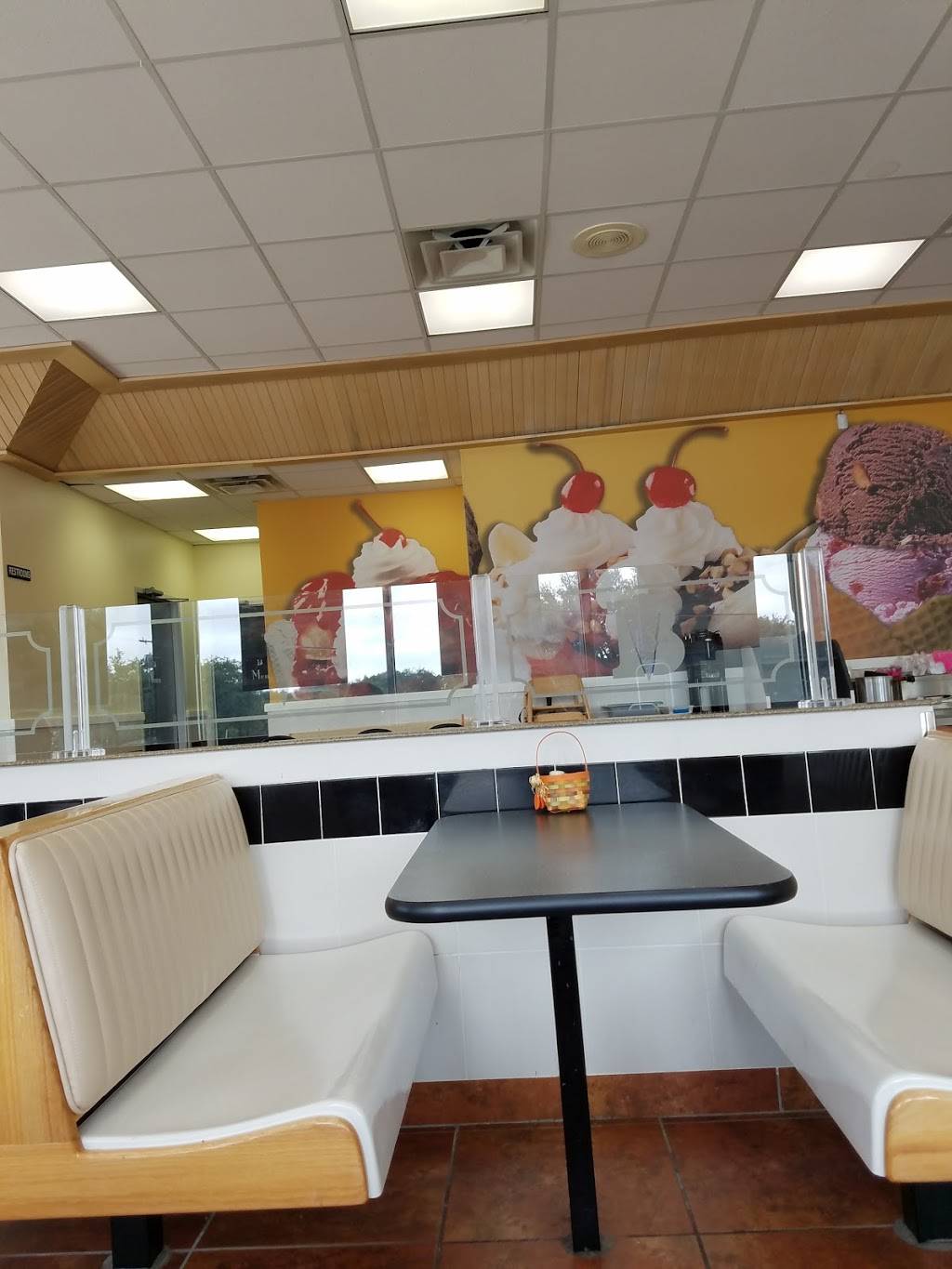 Braums Ice Cream & Burger Restaurant | restaurant | 1428 Independence Pkwy, Plano, TX 75075, USA | 9725961404 OR +1 972-596-1404