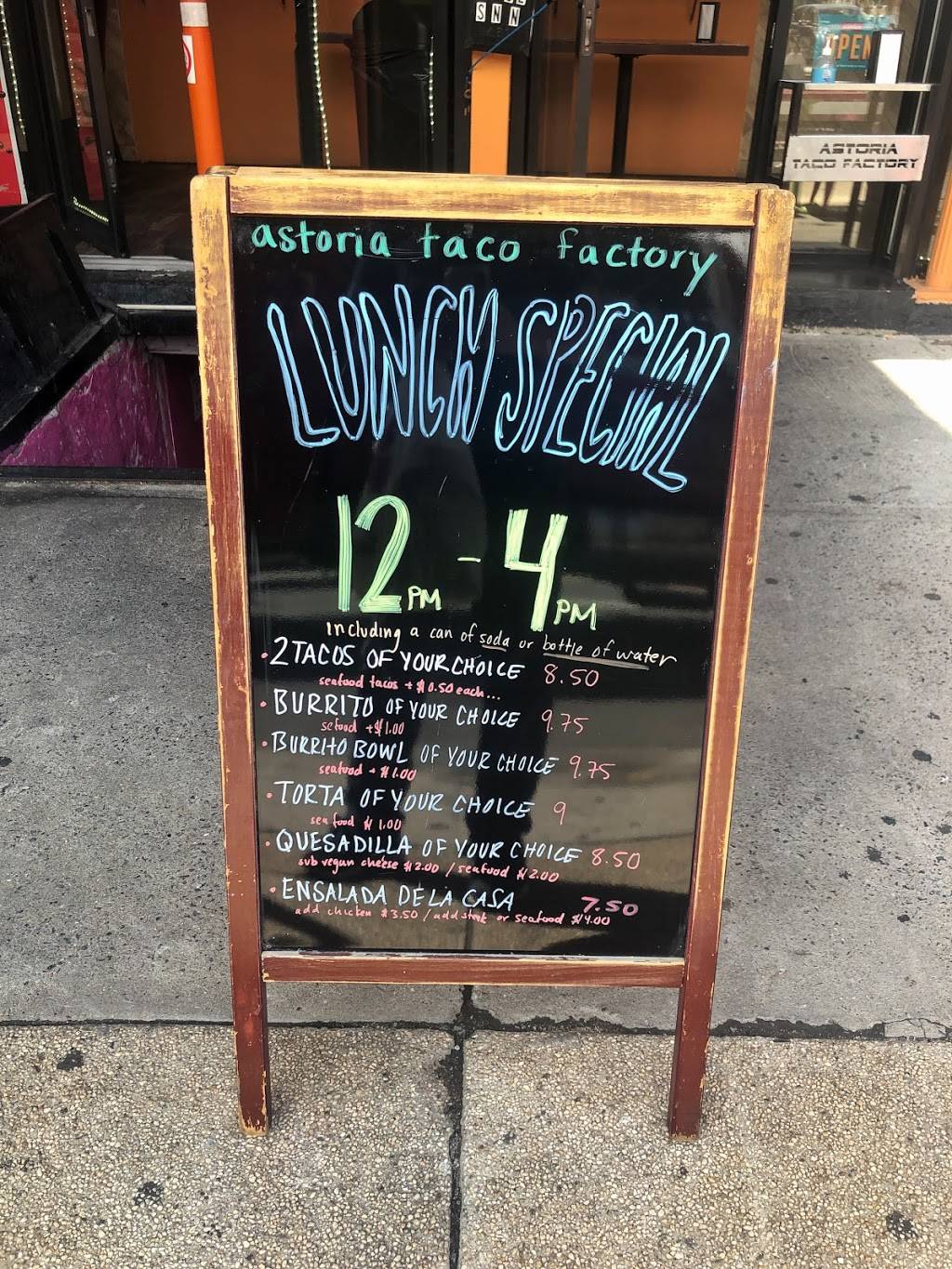 Astoria Taco Factory | restaurant | 21 St/28 Av, Queens, NY 11102, USA | 7186852899 OR +1 718-685-2899