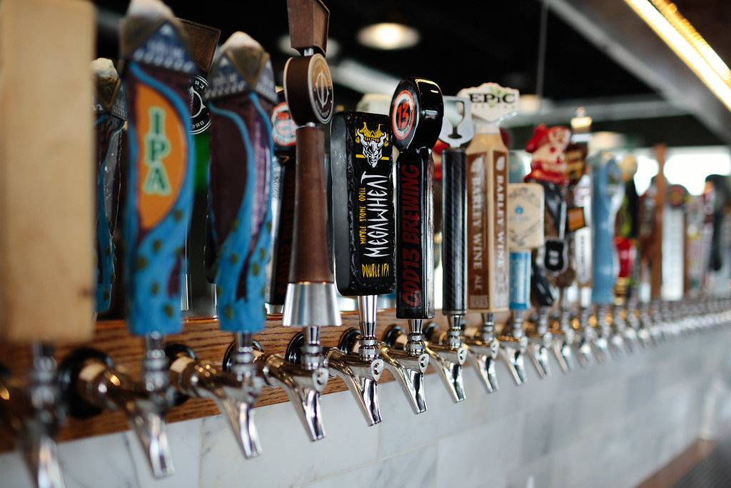 Growler USA - St. Charles - 100 Taps with a Craft Kitchen | restaurant | 3833 Elm St, St Charles, MO 63301, USA | 6364938111 OR +1 636-493-8111