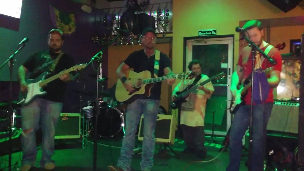 Mardi Gras Pizza & Pub | restaurant | 732 Main St, Lapel, IN 46051, USA | 7655343388 OR +1 765-534-3388