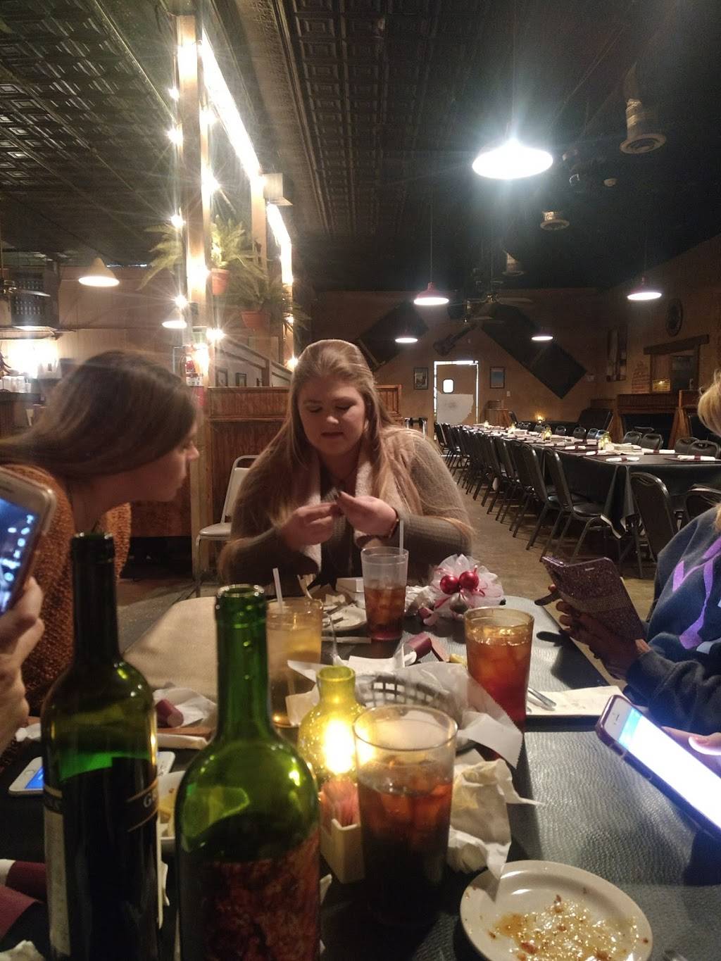 Anthonys | restaurant | 122 W Main St, West Point, MS 39773, USA | 6624940316 OR +1 662-494-0316