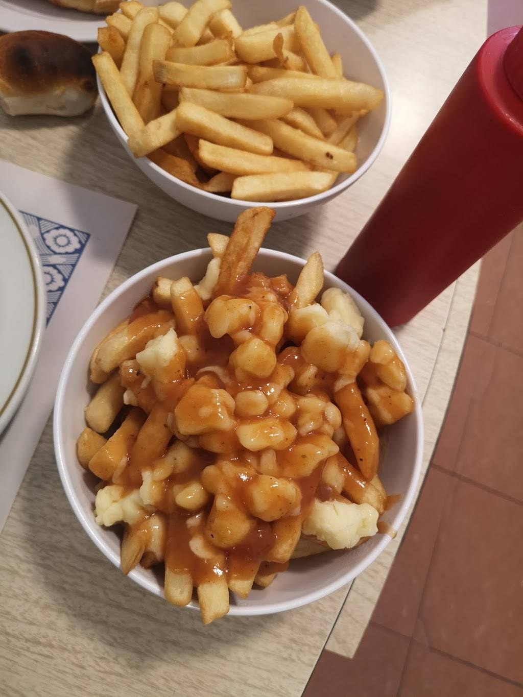 Connies Pizza | restaurant | 801 Rue Charlevoix, Montréal, QC H3K 1R6, Canada | 5149322045 OR +1 514-932-2045