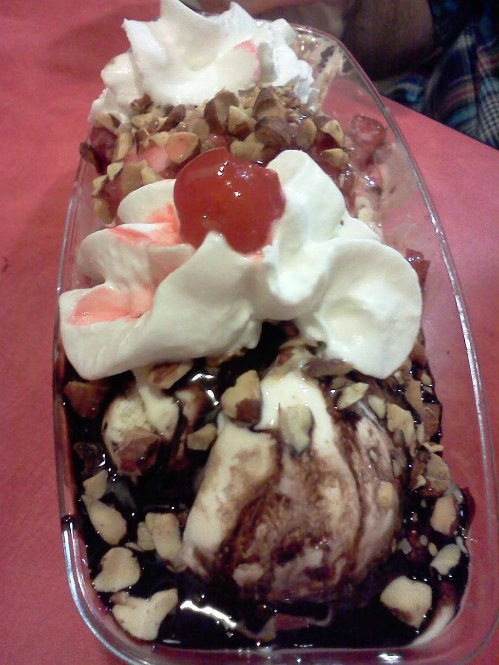 Braums Ice Cream & Burger Restaurant | restaurant | 6601 Camp Bowie Blvd, Fort Worth, TX 76116, USA | 8175709546 OR +1 817-570-9546