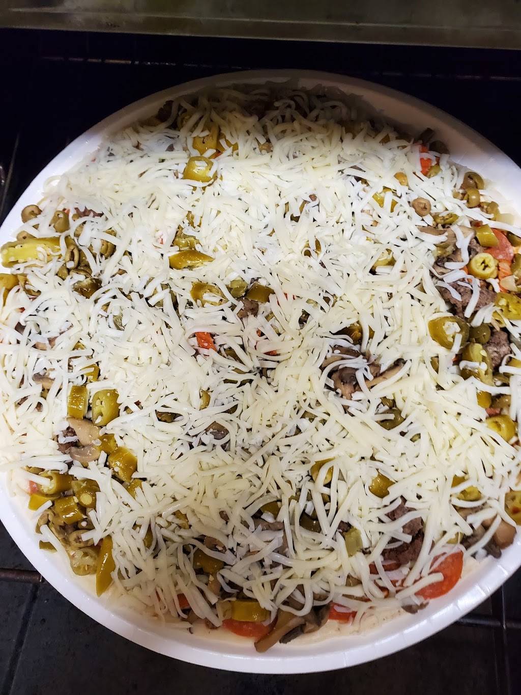 Reds Savoy Pizza | restaurant | 143 Snelling Ave N, St Paul, MN 55104, USA | 6516466400 OR +1 651-646-6400