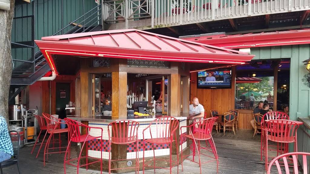 Calhouns On The River | restaurant | 400 Neyland Dr, Knoxville, TN 37902, USA | 8656733355 OR +1 865-673-3355